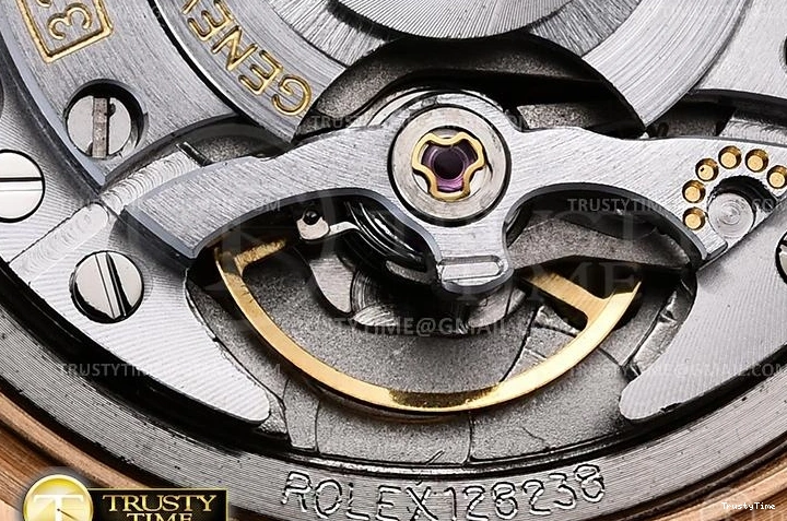 1119 RDD0223A – DayDate 36mm Packable 702